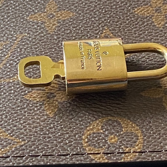 Louis Vuitton brass lock set with key #321 Authentic padlock EXCELLENT! - Picture 3 of 5